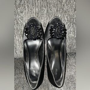 APT 9. Very classy. Worn 3 times. Perfect shape. Size 8 runs a little big.